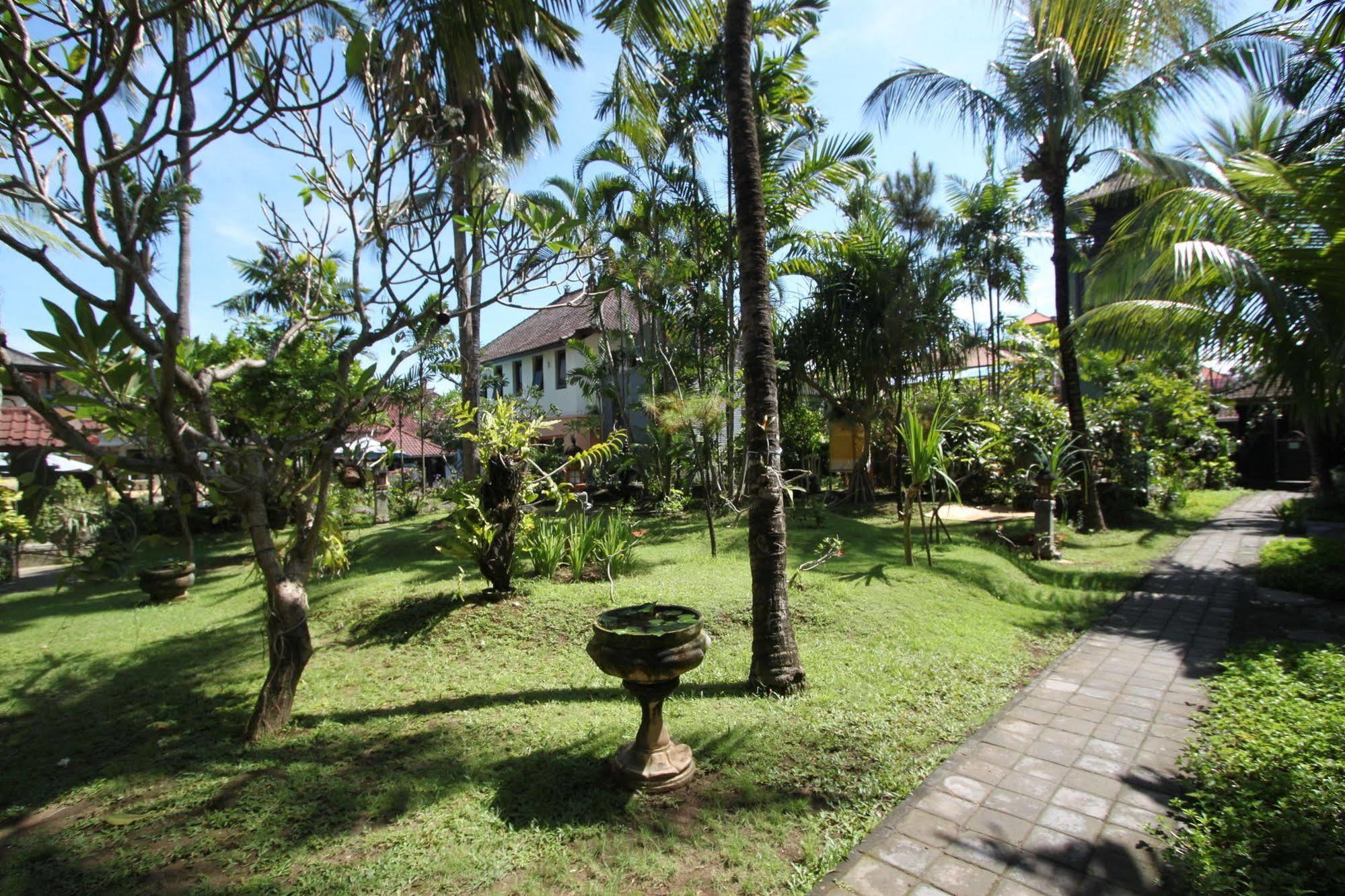 Bakung Beach Resort Kuta  Exterior photo